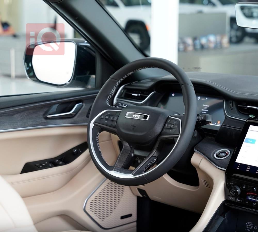 جیپ گراند شیرۆکی